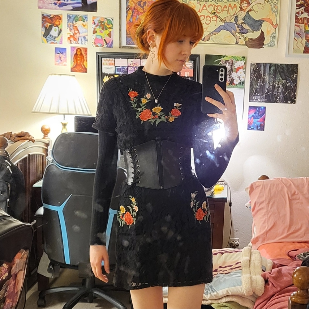 Forever 21 embroidered lace dress